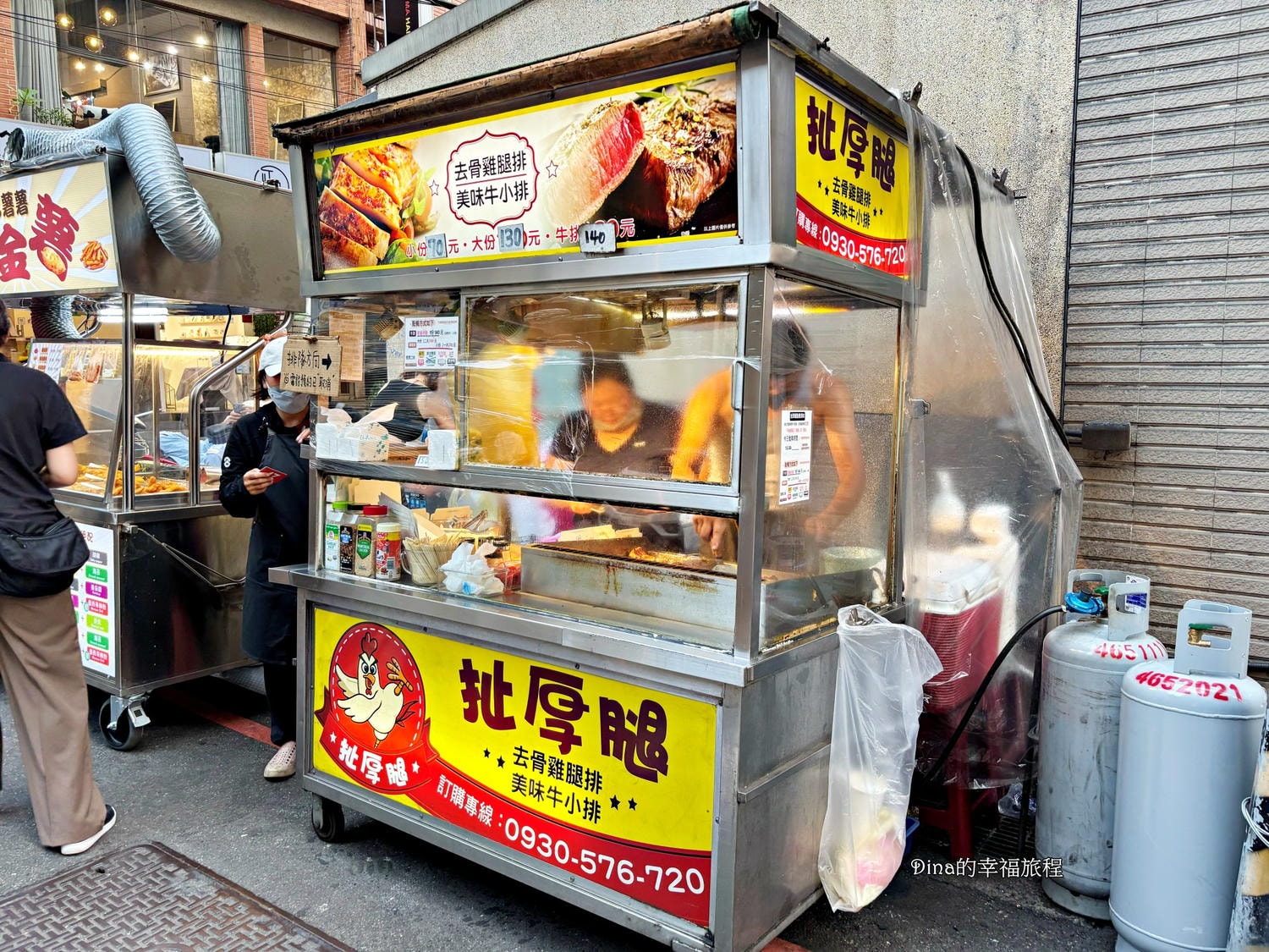 【桃園美食】中原夜市 扯厚腿。限量開賣香煎雞腿排、美味牛小排。巷弄排隊高CP值秒殺美食小吃