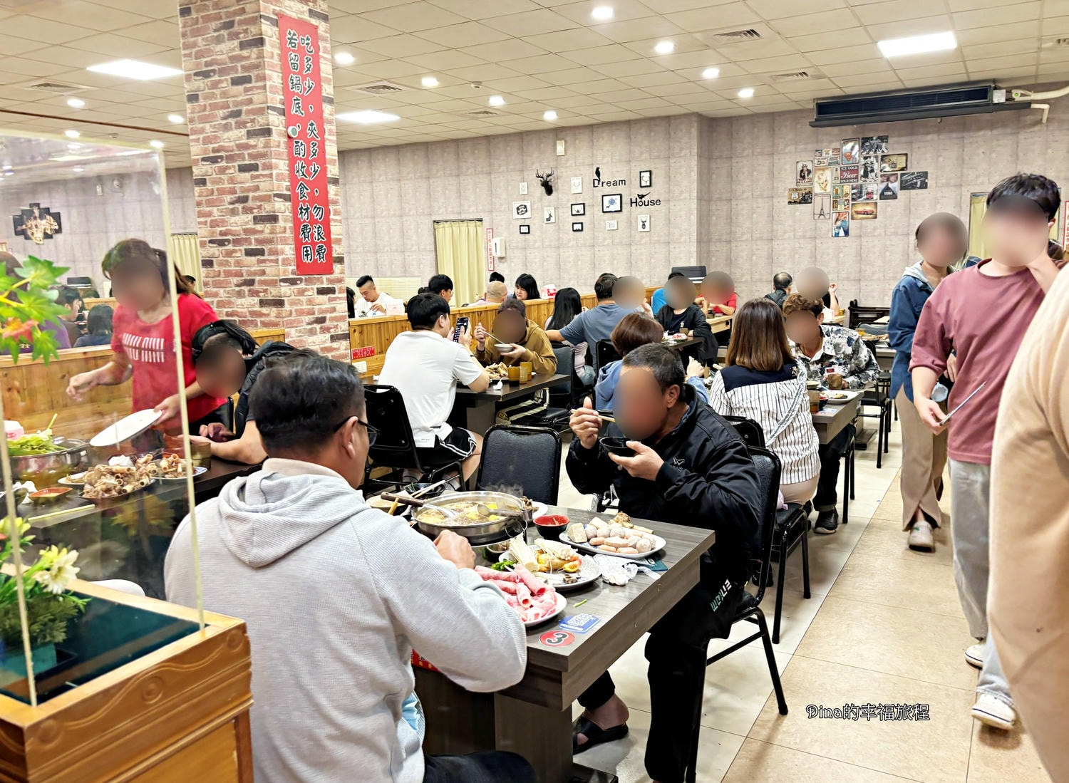 【桃園美食】羊霸天下。羊大骨、羊腳筋、羊肋排等各式羊部位吃到飽。還有青菜、火鍋料、炸物、甜品隨你吃，桃園最高CP值羊肉爐吃到飽