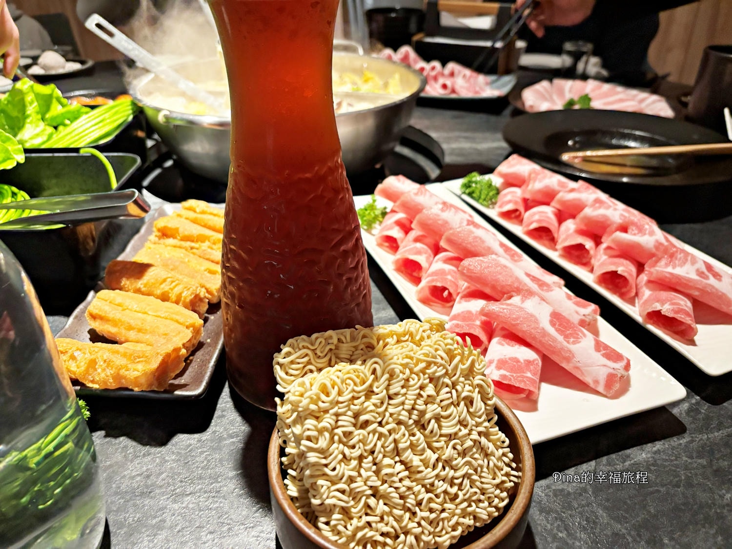 【桃園青埔美食】怎麻辣頂級鴛鴦鍋。當月壽星免費贈蝦~ 月見滑牛、日本A5雪花牛、頂級松板豬、豆腐紙、酸梅湯必點 - 第9張圖 【桃園青埔美食】怎麻辣頂級鴛鴦鍋。當月壽星免費贈蝦~ 月見滑牛、日本A5雪花牛、頂級松板豬、豆腐紙、酸梅湯必點