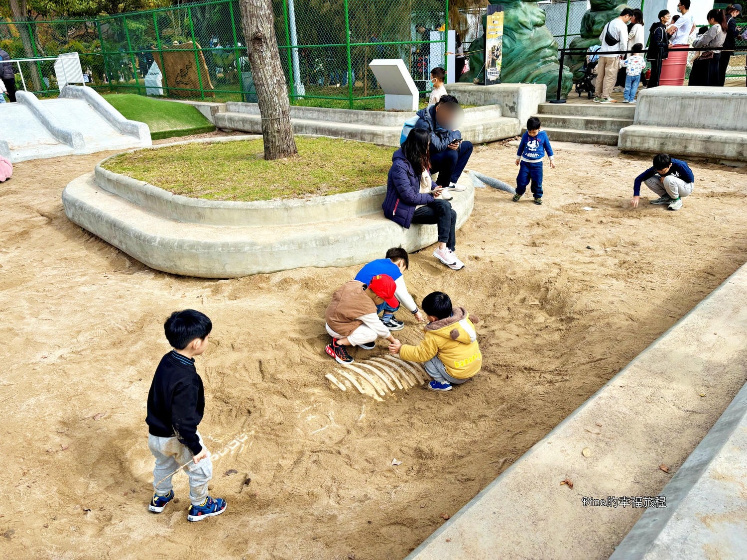 【台北景點】恐龍大復活 關渡探險樂園。帶你走進侏儸紀世界