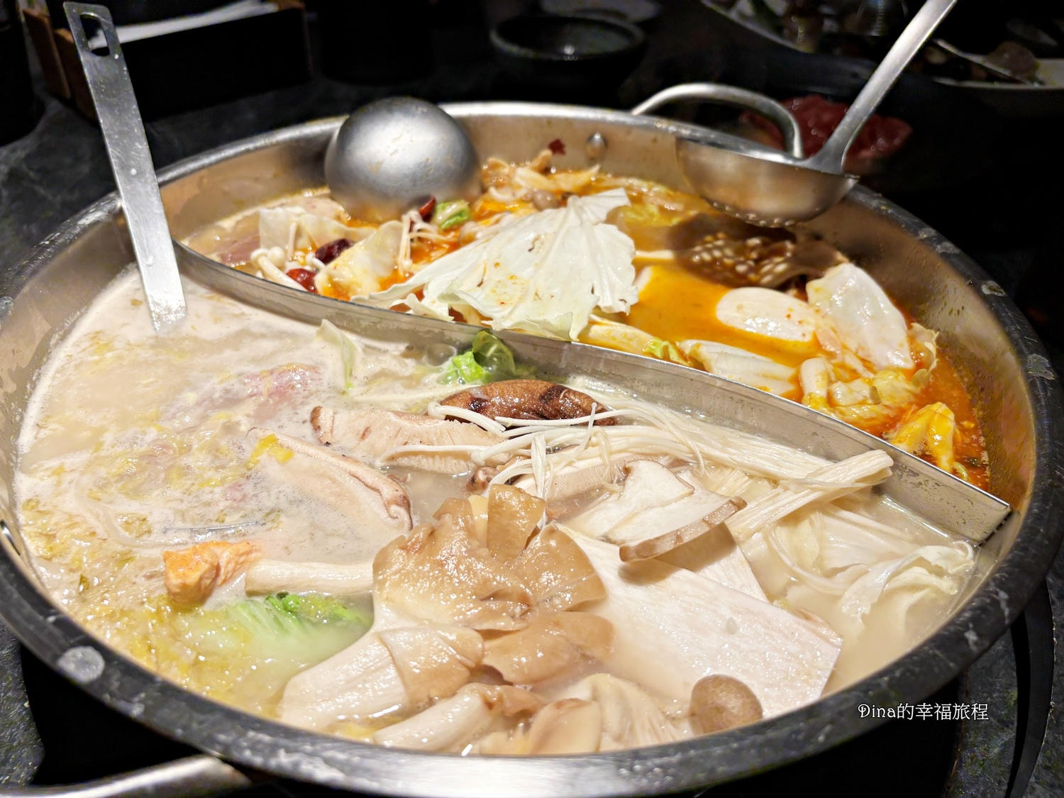 【桃園青埔美食】怎麻辣頂級鴛鴦鍋。當月壽星免費贈蝦~ 月見滑牛、日本A5雪花牛、頂級松板豬、豆腐紙、酸梅湯必點 - 第15張圖 【桃園青埔美食】怎麻辣頂級鴛鴦鍋。當月壽星免費贈蝦~ 月見滑牛、日本A5雪花牛、頂級松板豬、豆腐紙、酸梅湯必點