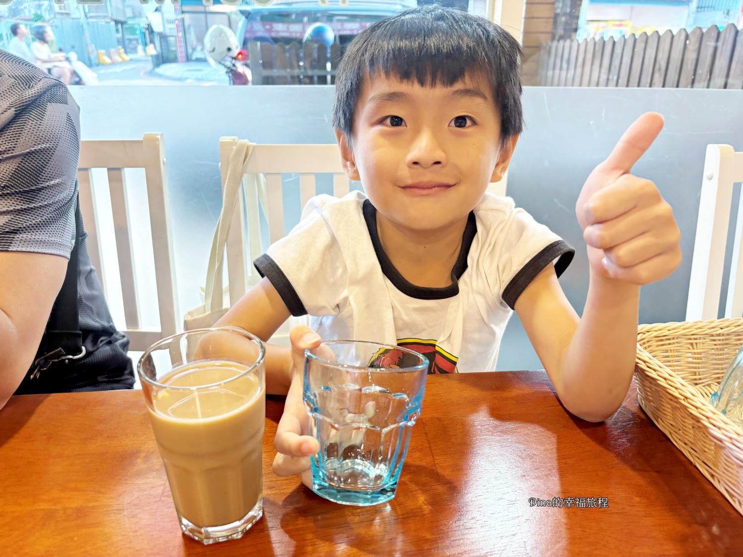 【花蓮美食】瑪丁娜印度小館。手工現點現做印度烤餅。層次豐富、風味濃郁印度咖哩