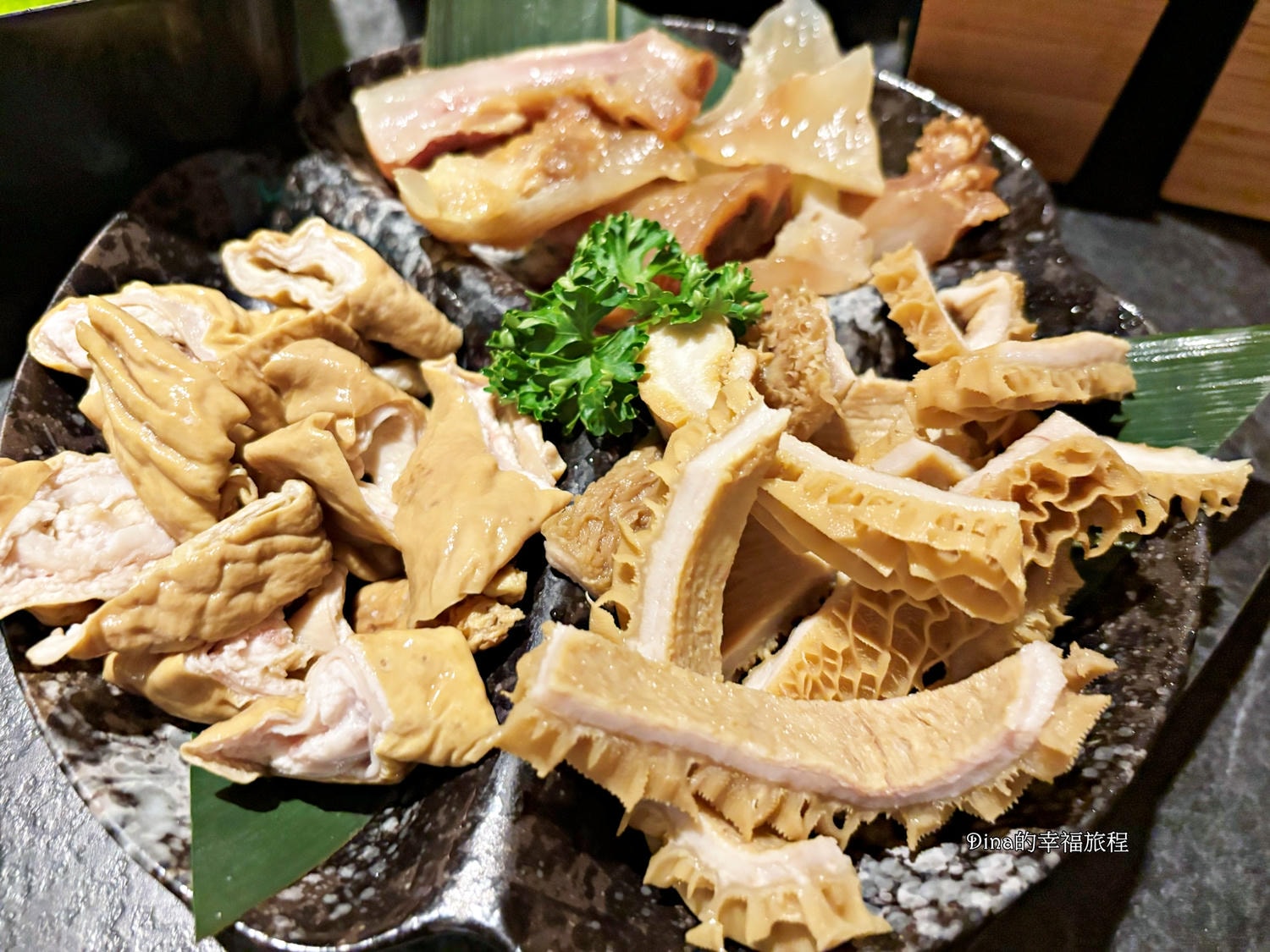 【桃園青埔美食】怎麻辣頂級鴛鴦鍋。當月壽星免費贈蝦~ 月見滑牛、日本A5雪花牛、頂級松板豬、豆腐紙、酸梅湯必點 - 第16張圖 【桃園青埔美食】怎麻辣頂級鴛鴦鍋。當月壽星免費贈蝦~ 月見滑牛、日本A5雪花牛、頂級松板豬、豆腐紙、酸梅湯必點