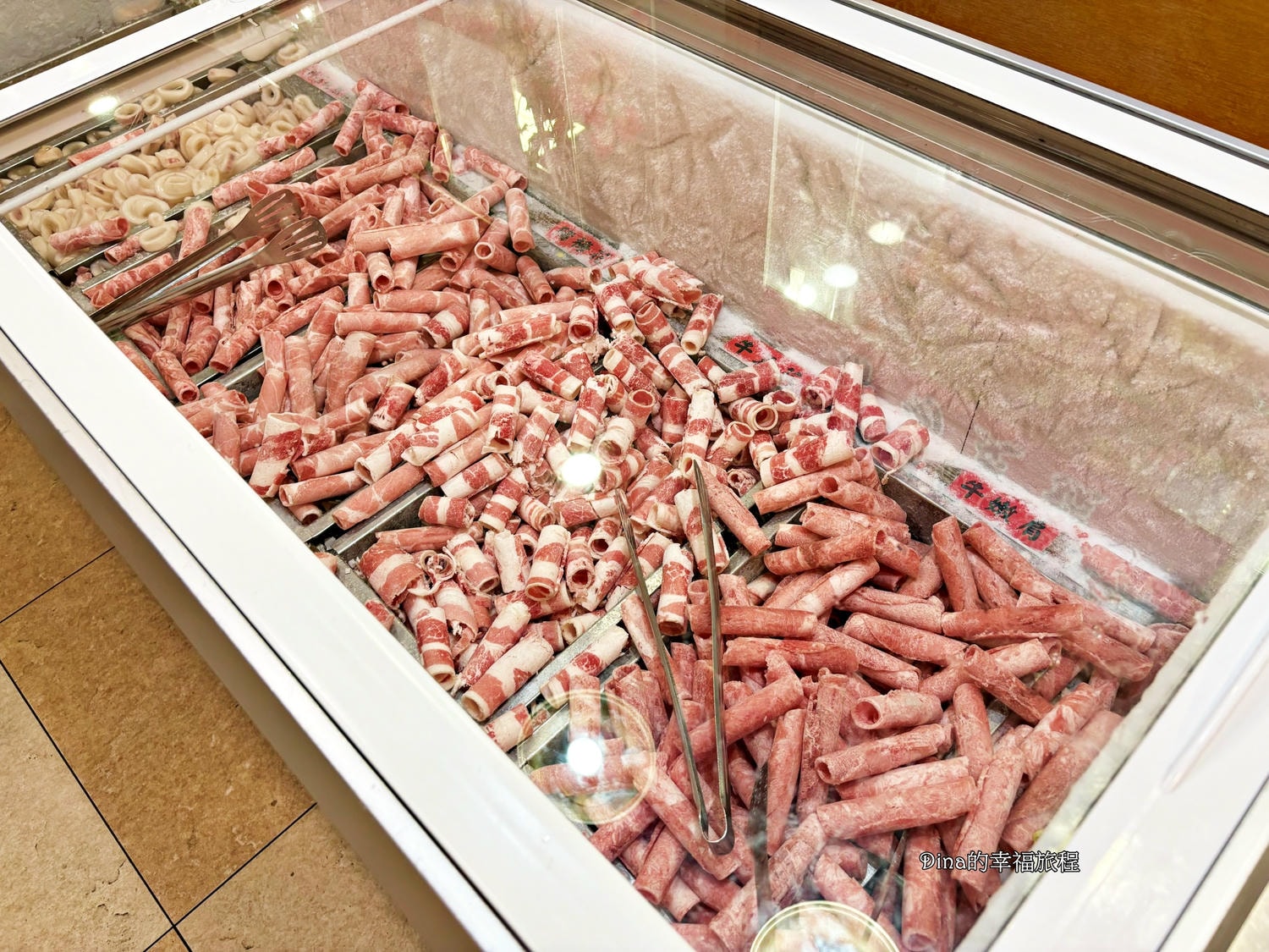 【桃園美食】羊霸天下。羊大骨、羊腳筋、羊肋排等各式羊部位吃到飽。還有青菜、火鍋料、炸物、甜品隨你吃，桃園最高CP值羊肉爐吃到飽