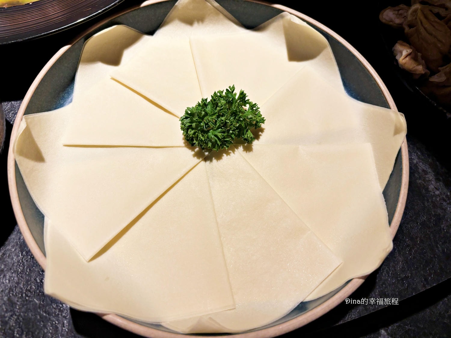 【桃園青埔美食】怎麻辣頂級鴛鴦鍋。當月壽星免費贈蝦~ 月見滑牛、日本A5雪花牛、頂級松板豬、豆腐紙、酸梅湯必點