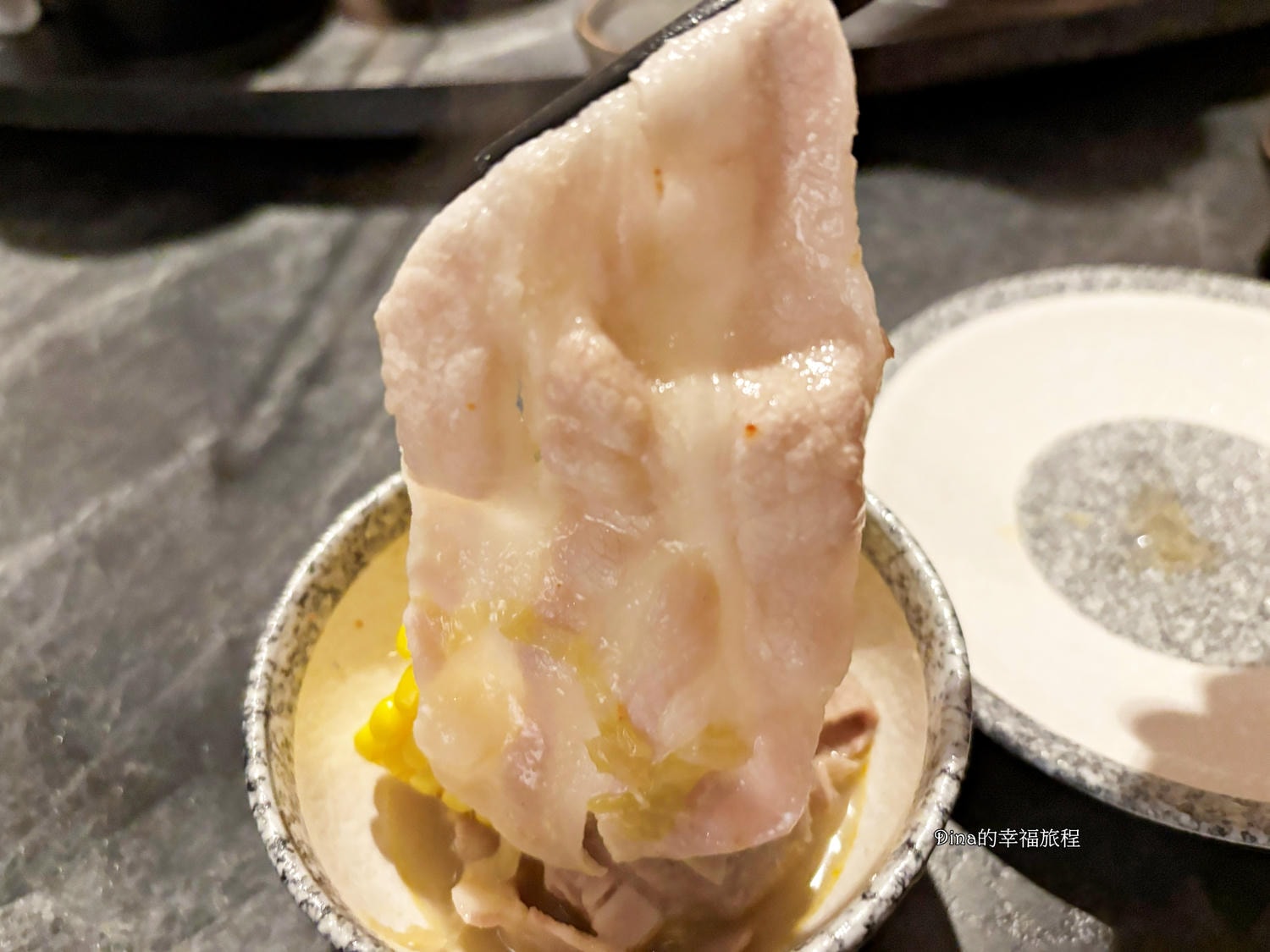 【桃園青埔美食】怎麻辣頂級鴛鴦鍋。當月壽星免費贈蝦~ 月見滑牛、日本A5雪花牛、頂級松板豬、豆腐紙、酸梅湯必點 - 第25張圖 【桃園青埔美食】怎麻辣頂級鴛鴦鍋。當月壽星免費贈蝦~ 月見滑牛、日本A5雪花牛、頂級松板豬、豆腐紙、酸梅湯必點