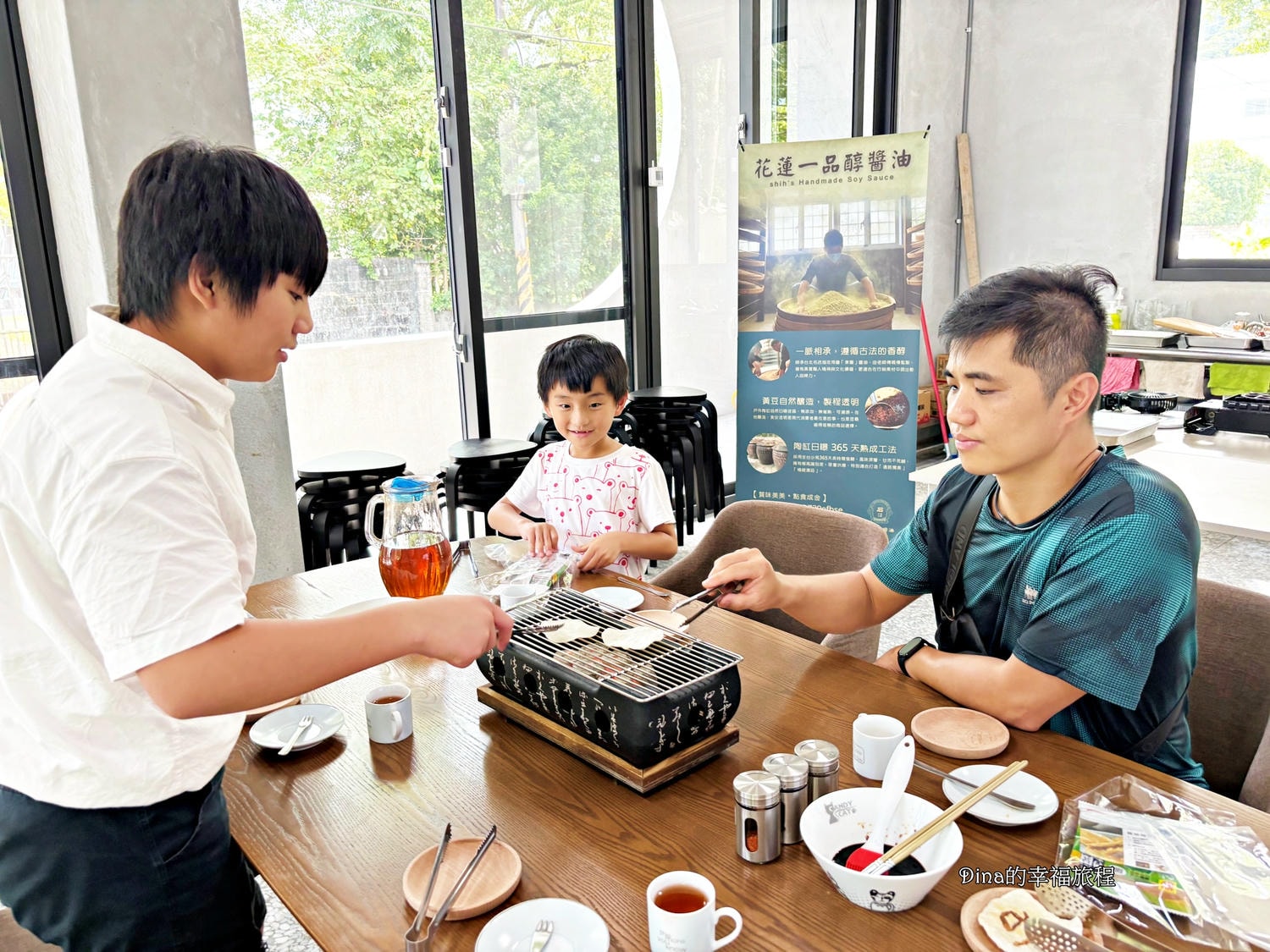 【花蓮親子體驗】一品醇醬油。詳細導覽參觀醬油製做過程、親子互動DIY醬油烤仙貝。假日雨天備案親子遊好去處