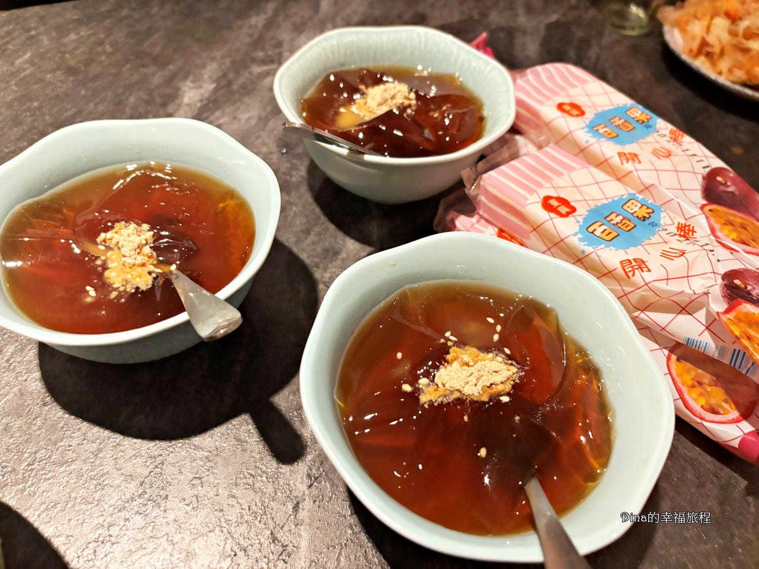 【桃園青埔美食】怎麻辣頂級鴛鴦鍋。當月壽星免費贈蝦~ 月見滑牛、日本A5雪花牛、頂級松板豬、豆腐紙、酸梅湯必點