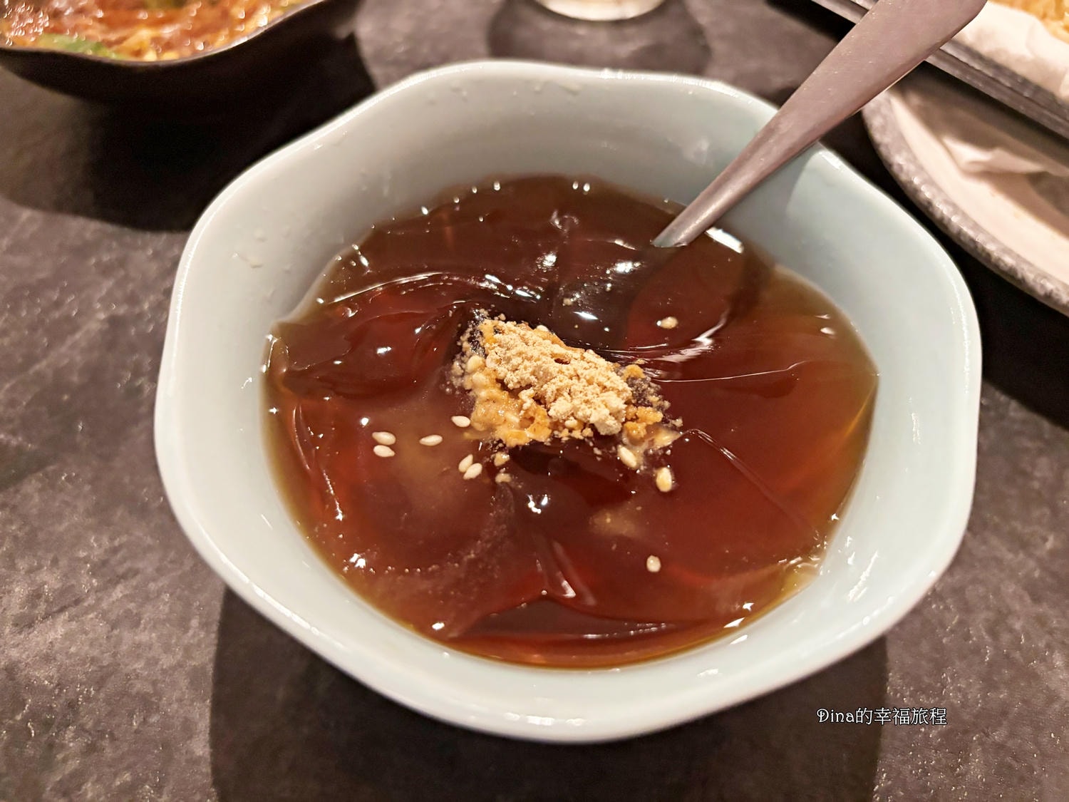 【桃園青埔美食】怎麻辣頂級鴛鴦鍋。當月壽星免費贈蝦~ 月見滑牛、日本A5雪花牛、頂級松板豬、豆腐紙、酸梅湯必點 - 第31張圖 【桃園青埔美食】怎麻辣頂級鴛鴦鍋。當月壽星免費贈蝦~ 月見滑牛、日本A5雪花牛、頂級松板豬、豆腐紙、酸梅湯必點