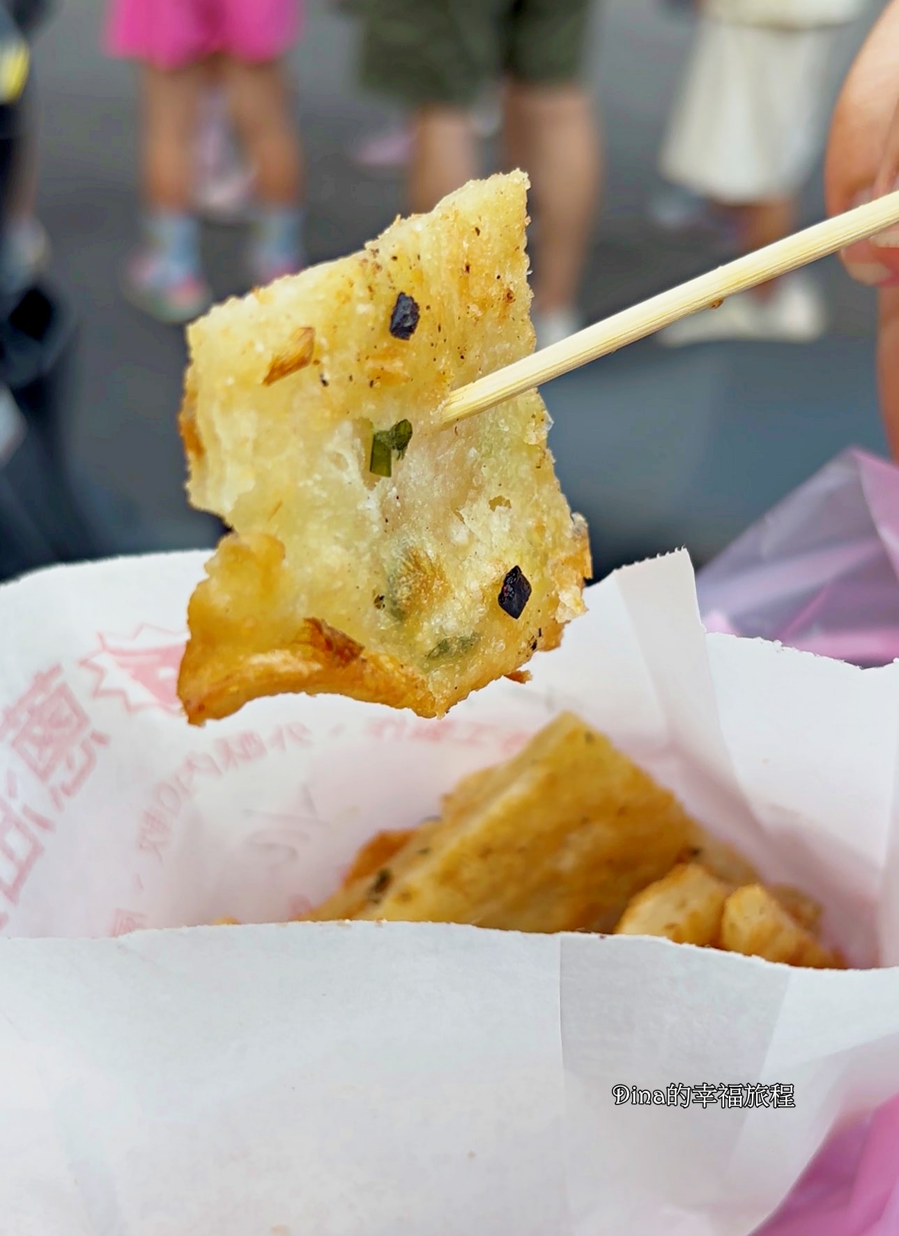 【桃園美食】中原夜市 丹丹手工蔥油餅。薄酥脆香~越吃越涮嘴/共11種口味可選/中原夜市排隊美食