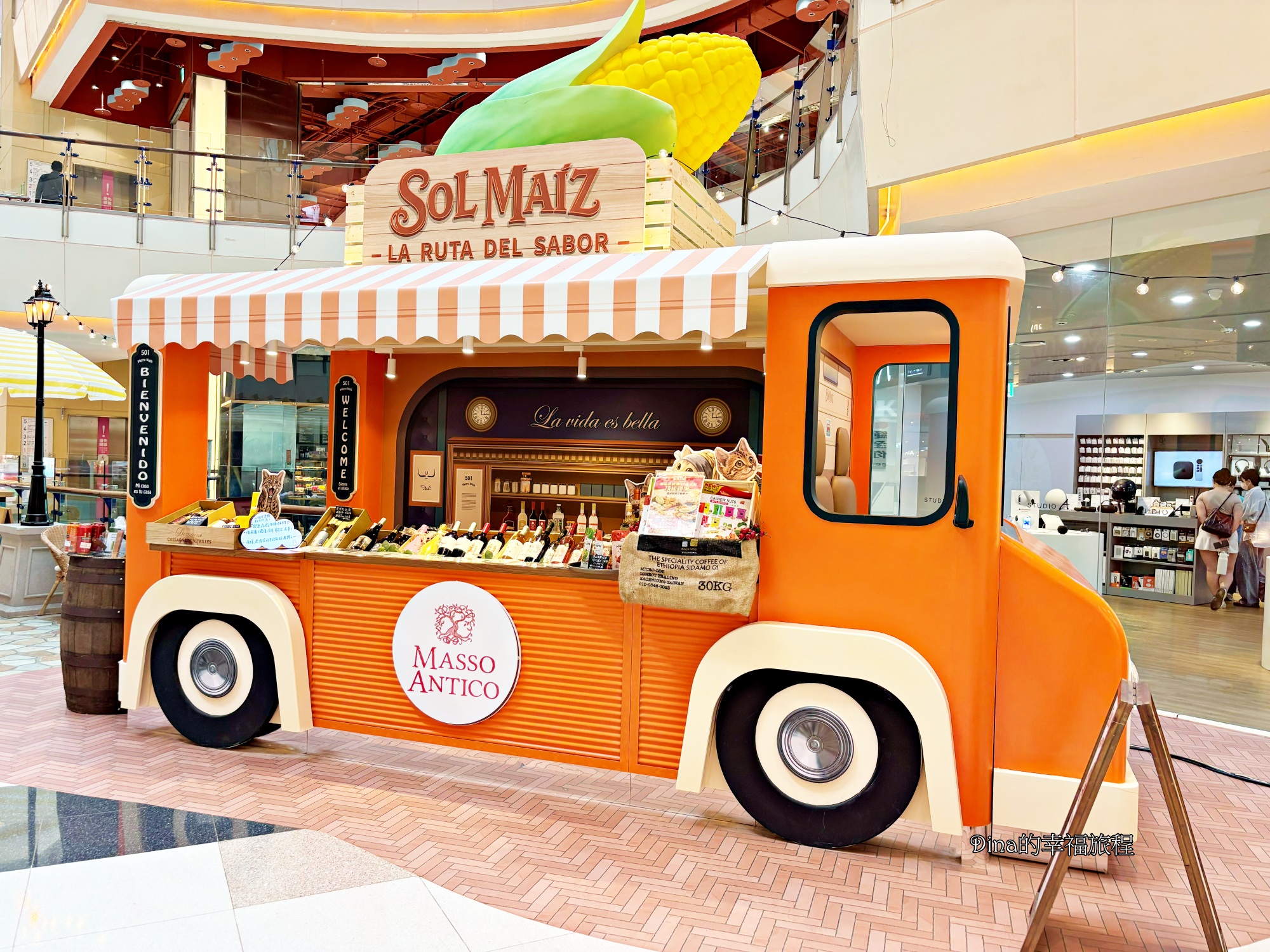【桃園景點】大江購物中心裝置藝術 全桃最美網美打卡mall。全國獨家全年免費停車、打卡+優惠+新品牌 一進去就逛到出不來/最高CP值購物中心/2026 年中慶全攻略/桃園雨天備案景點 - 第5張圖 【桃園景點】大江購物中心裝置藝術 全桃最美網美打卡mall。全國獨家全年免費停車、打卡+優惠+新品牌 一進去就逛到出不來/最高CP值購物中心/2026 年中慶全攻略/桃園雨天備案景點