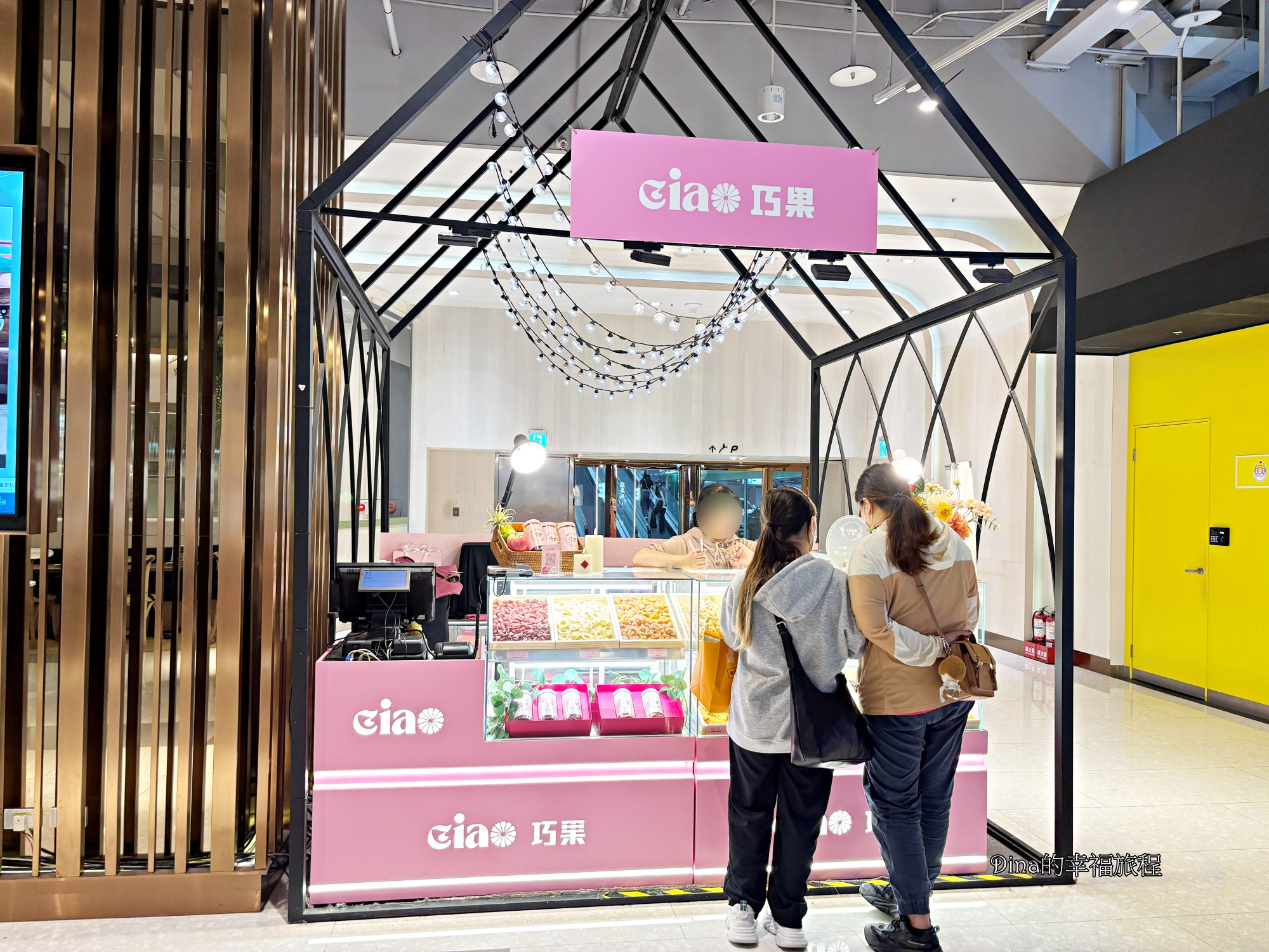 【桃園景點】大江購物中心裝置藝術 全桃最美網美打卡mall。全國獨家全年免費停車、打卡+優惠+新品牌 一進去就逛到出不來/最高CP值購物中心/2026 年中慶全攻略/桃園雨天備案景點 - 第19張圖 【桃園景點】大江購物中心裝置藝術 全桃最美網美打卡mall。全國獨家全年免費停車、打卡+優惠+新品牌 一進去就逛到出不來/最高CP值購物中心/2026 年中慶全攻略/桃園雨天備案景點
