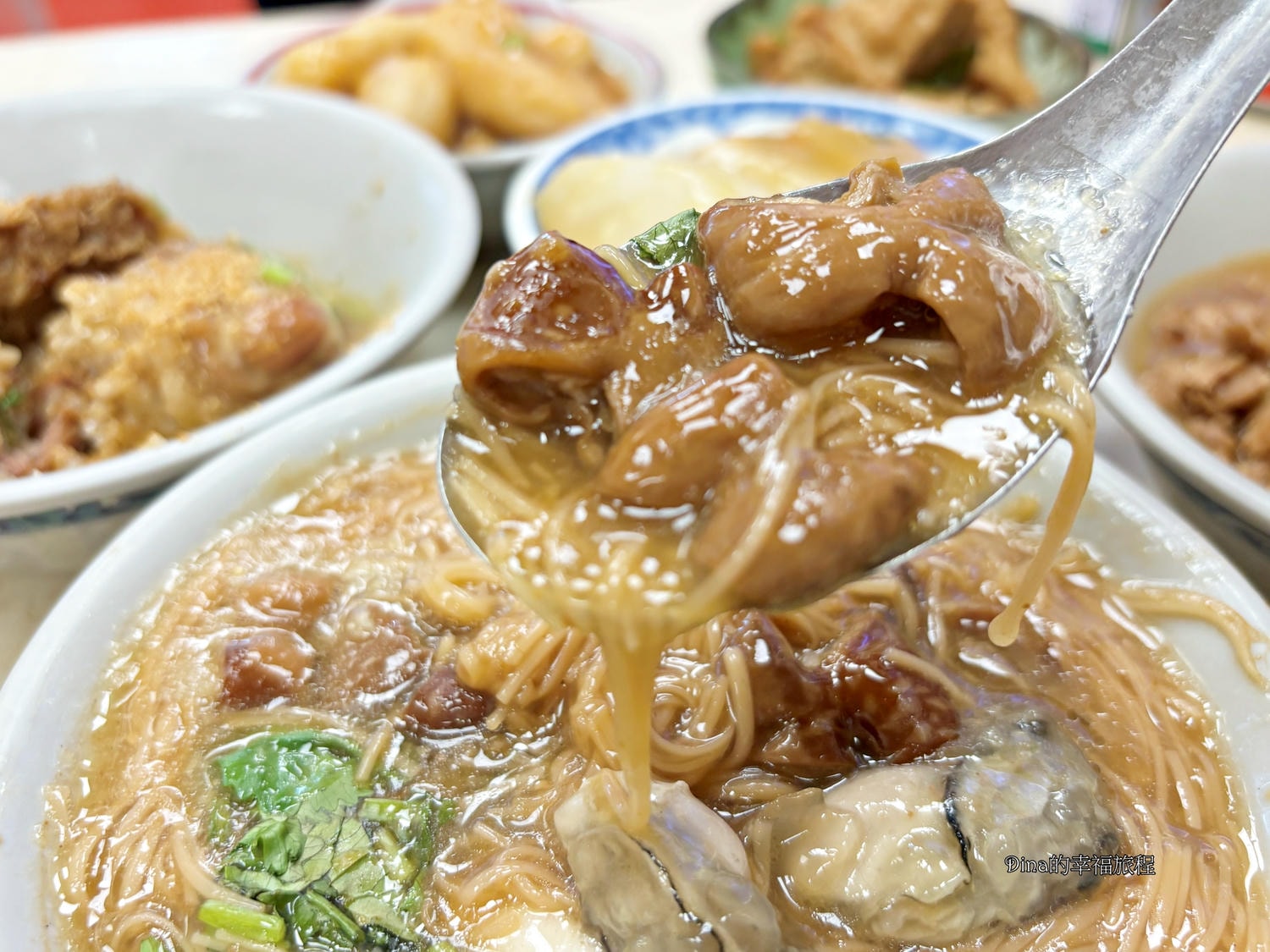 【台北美食】春來蚵仔麵線。台北市七大天王專業麵線/平民美食小吃/傳統的美味/後山碑必吃美食