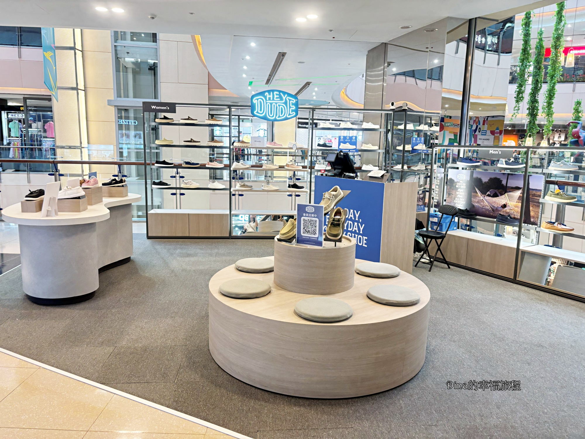 【桃園景點】大江購物中心裝置藝術  全桃最美網美打卡mall。全國獨家全年免費停車、打卡+優惠+新品牌  一進去就逛到出不來/最高CP值購物中心/2026 年中慶全攻略/桃園雨天備案景點