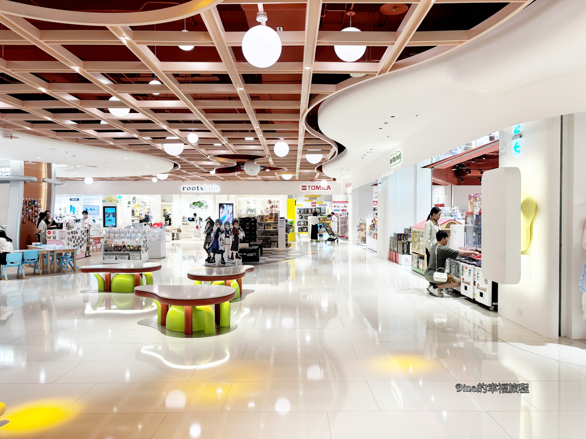 【桃園景點】大江購物中心裝置藝術  全桃最美網美打卡mall。全國獨家全年免費停車、打卡+優惠+新品牌  一進去就逛到出不來/最高CP值購物中心/2026 年中慶全攻略/桃園雨天備案景點